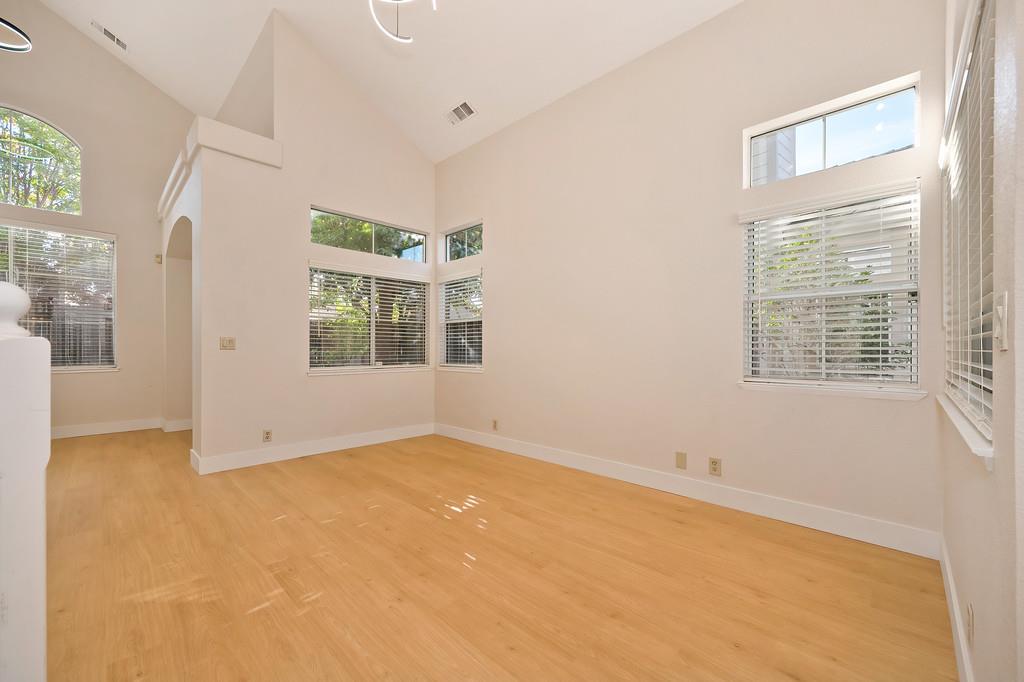 Roseville, California, 95661, United States, 4 Bedrooms Bedrooms, ,3 BathroomsBathrooms,Residential,For Sale,1989245