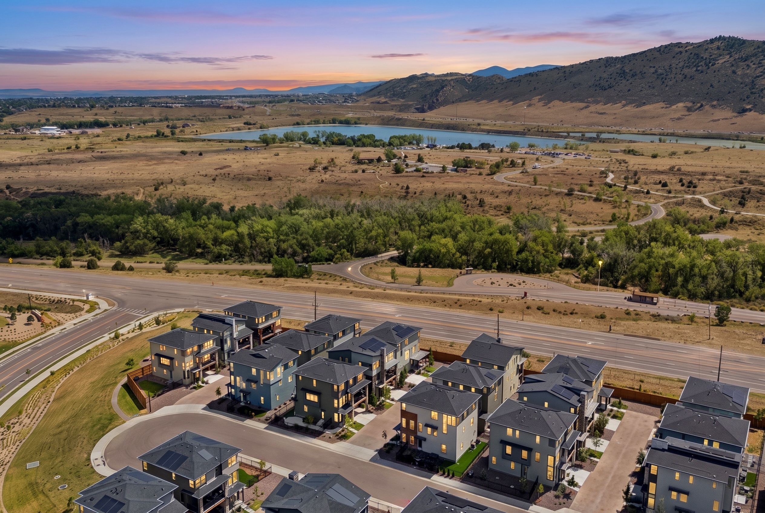 Elevated Colorado Living with 180° Mountain & Reservoir Views - 物件實景