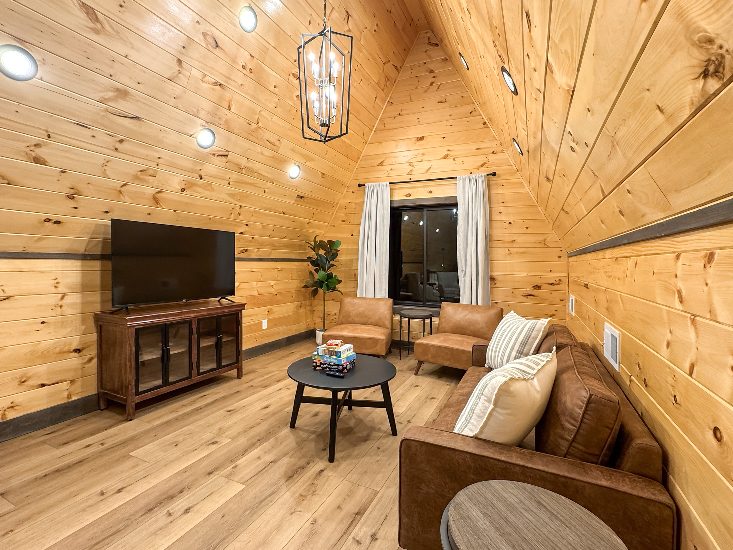 Sevierville, Tennessee, 37862, United States, 3 Bedrooms Bedrooms, ,3 BathroomsBathrooms,Residential,For Sale,1984599