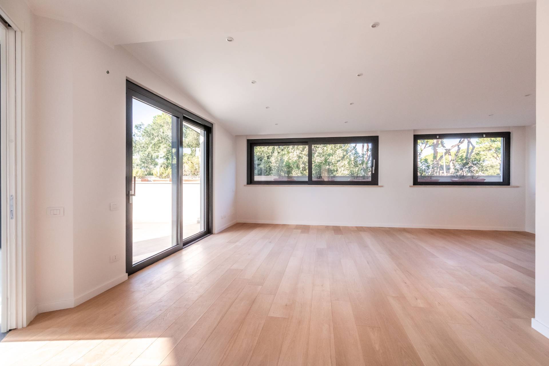 Roma, Roma, 00100, IT, 2 Bedrooms Bedrooms, ,3 BathroomsBathrooms,Residential,For Sale,1849001