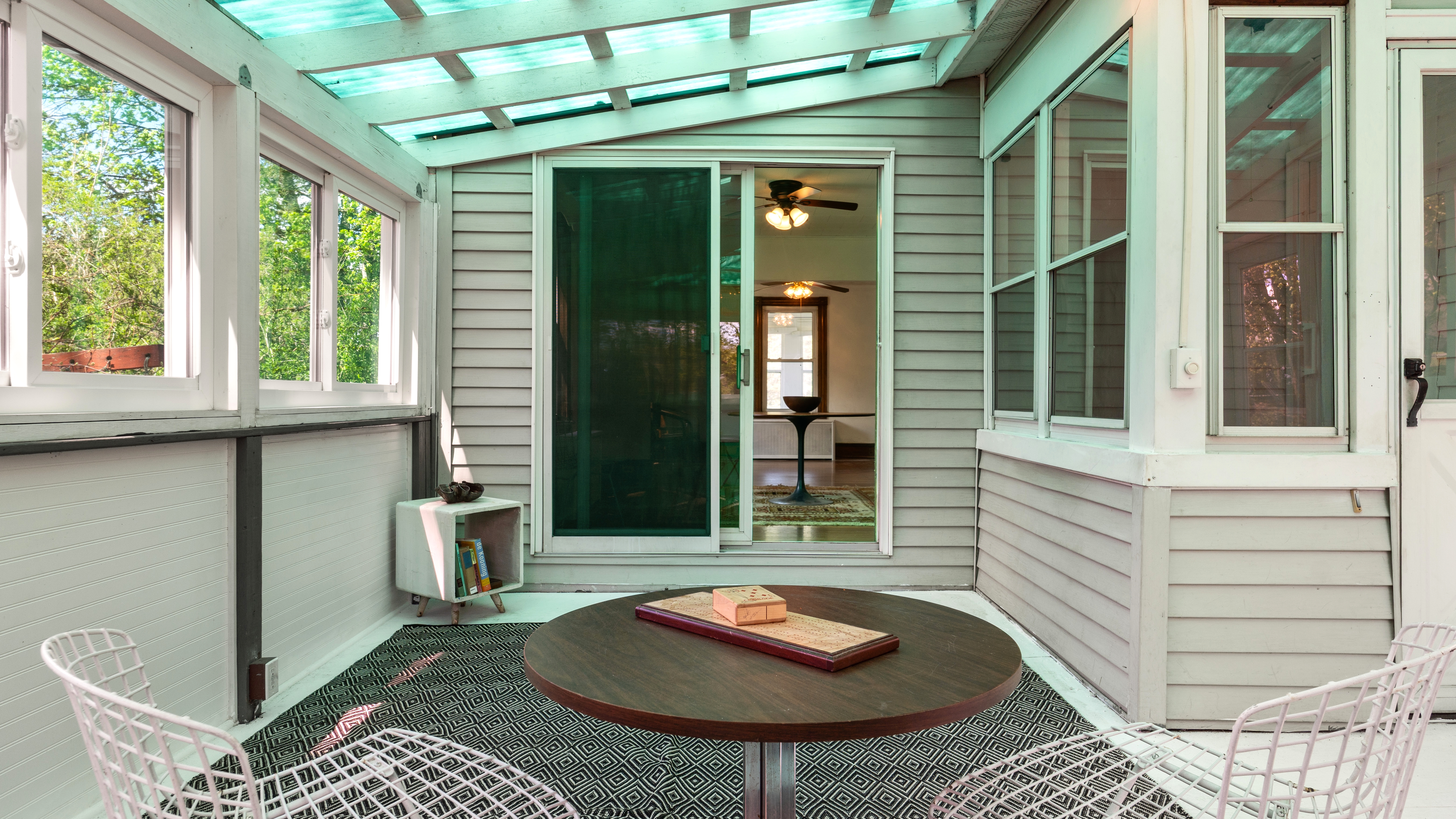  Charming 3 Bedroom, 1.5 Bath Colonial with Space, Style, & Recent Improvements - 物件實景