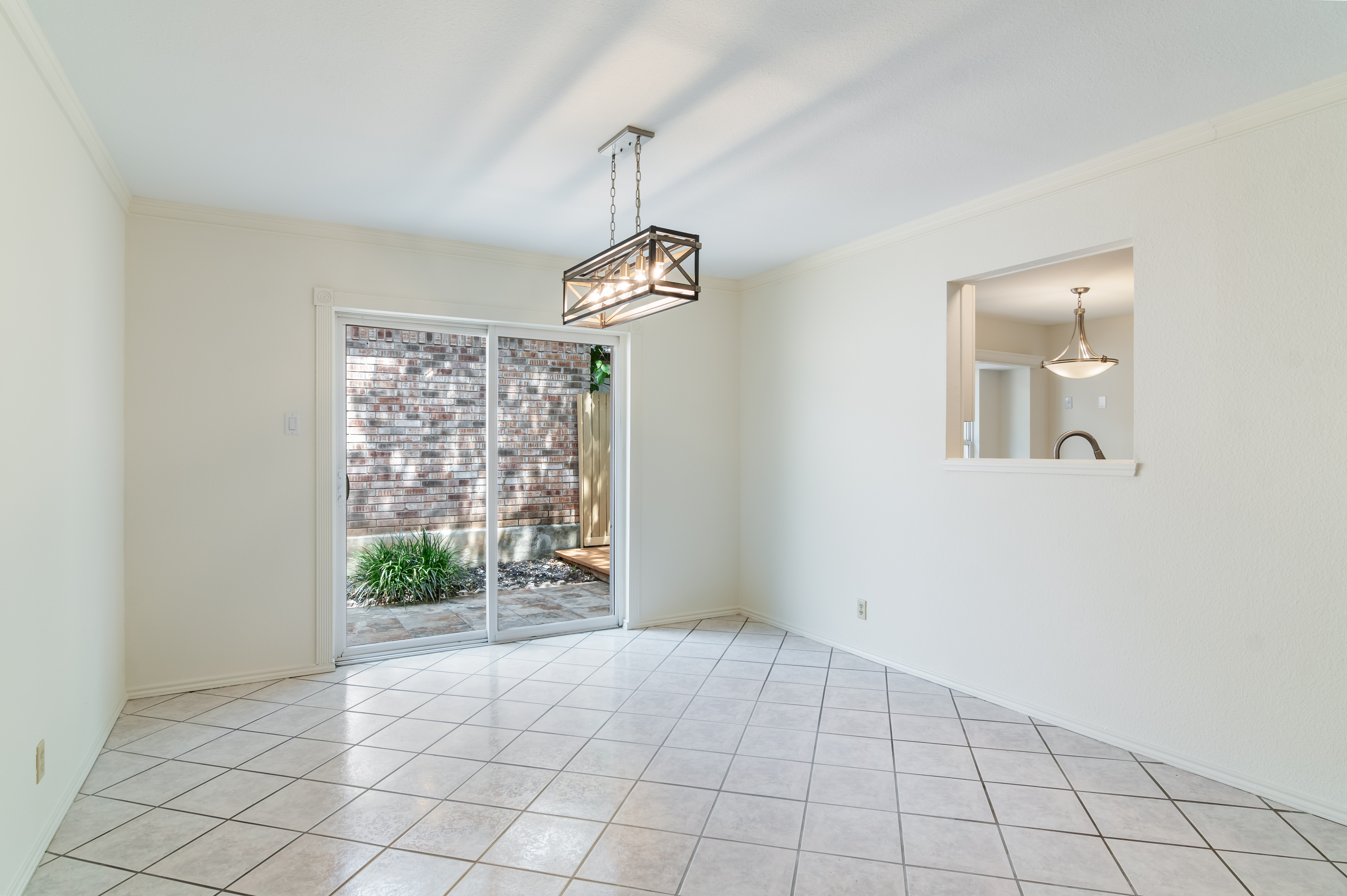  Spacious Woodridge Gem with Fireplace - 物件實景