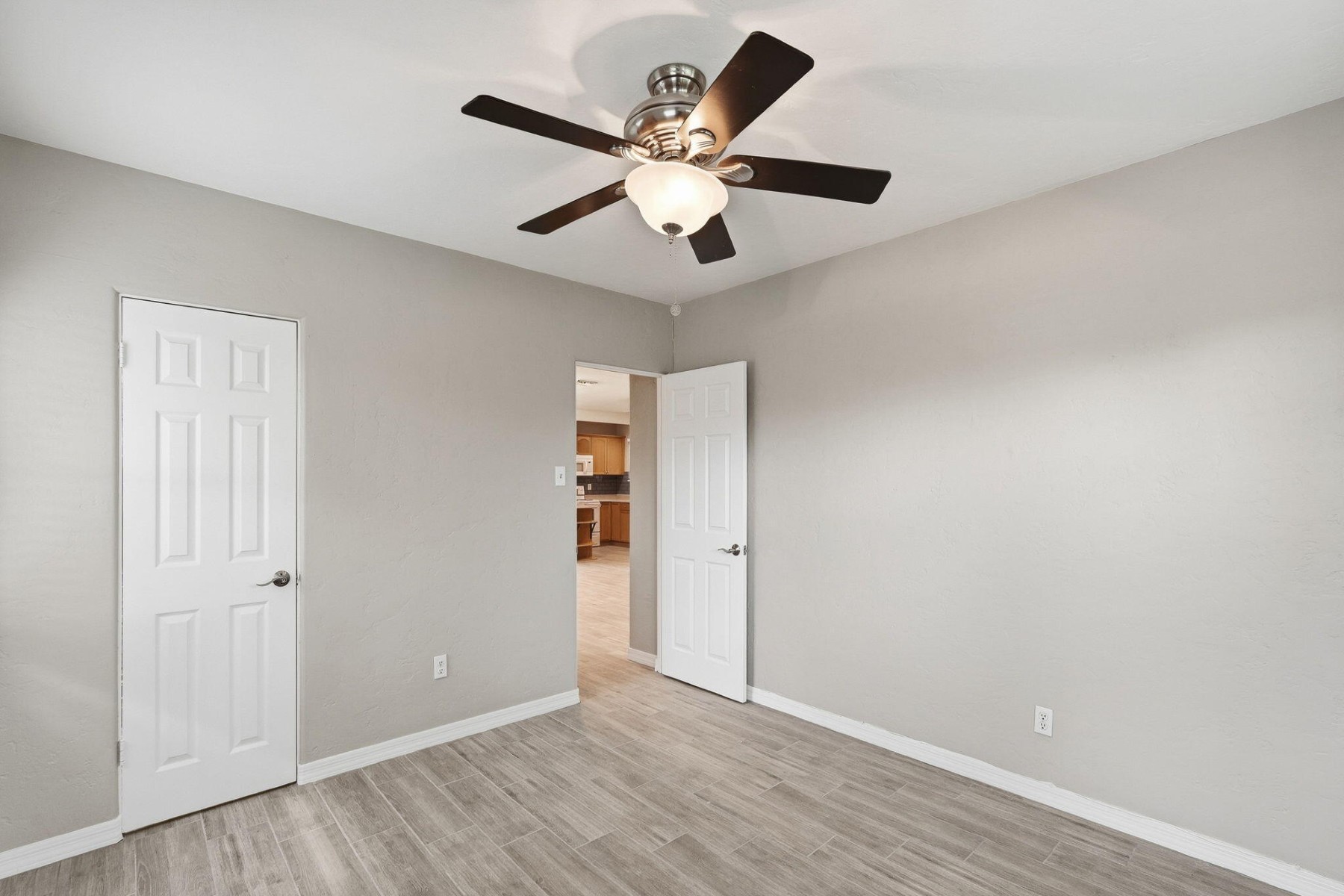  1046 E Clarendon Avenue Phoenix, AZ - 物件實景