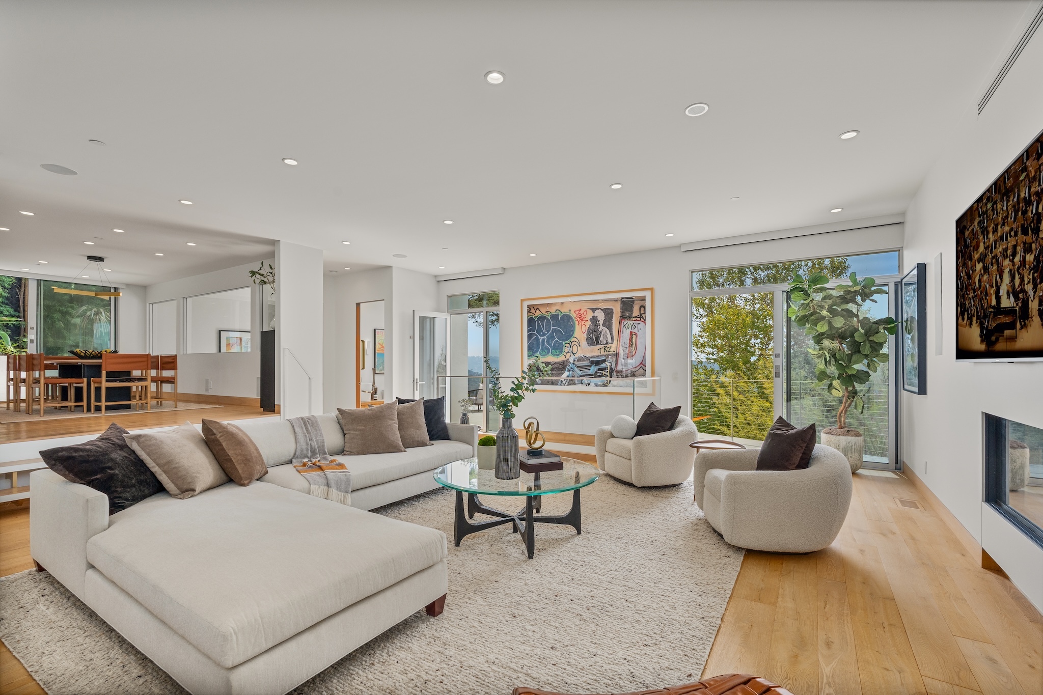  2129 Redcliff St - 物件實景