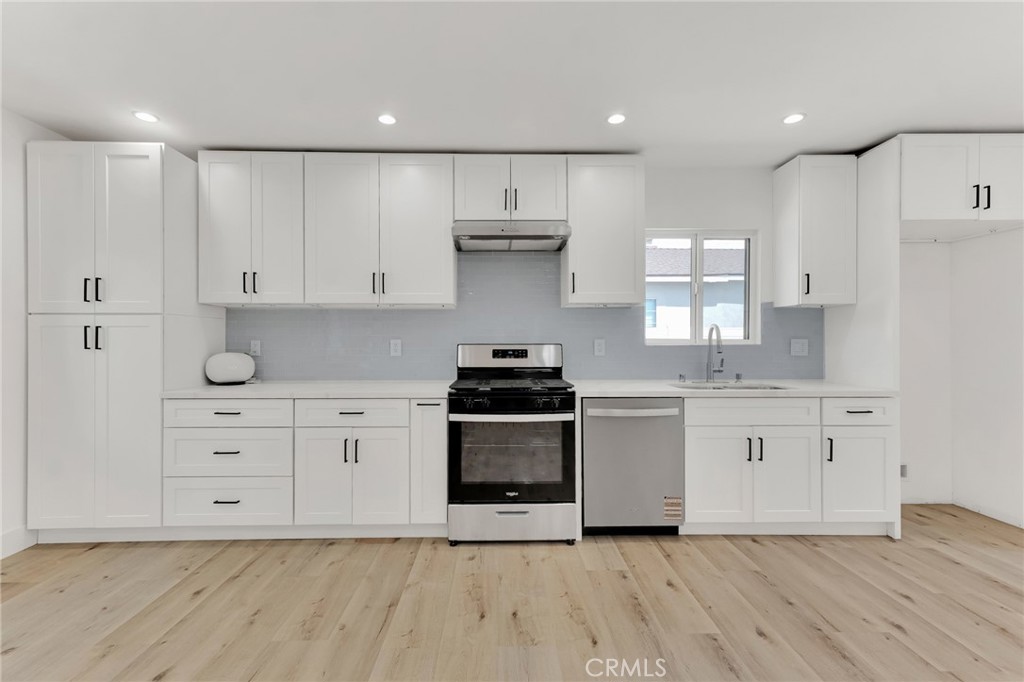 Arleta, California, 91331, United States, 6 Bedrooms Bedrooms, ,4 BathroomsBathrooms,Residential,For Sale,1941293