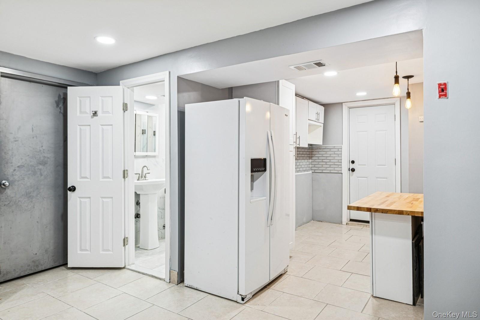 Massapequa Park, New York, 11762, United States, 3 Bedrooms Bedrooms, ,4 BathroomsBathrooms,Residential,For Sale,1941074