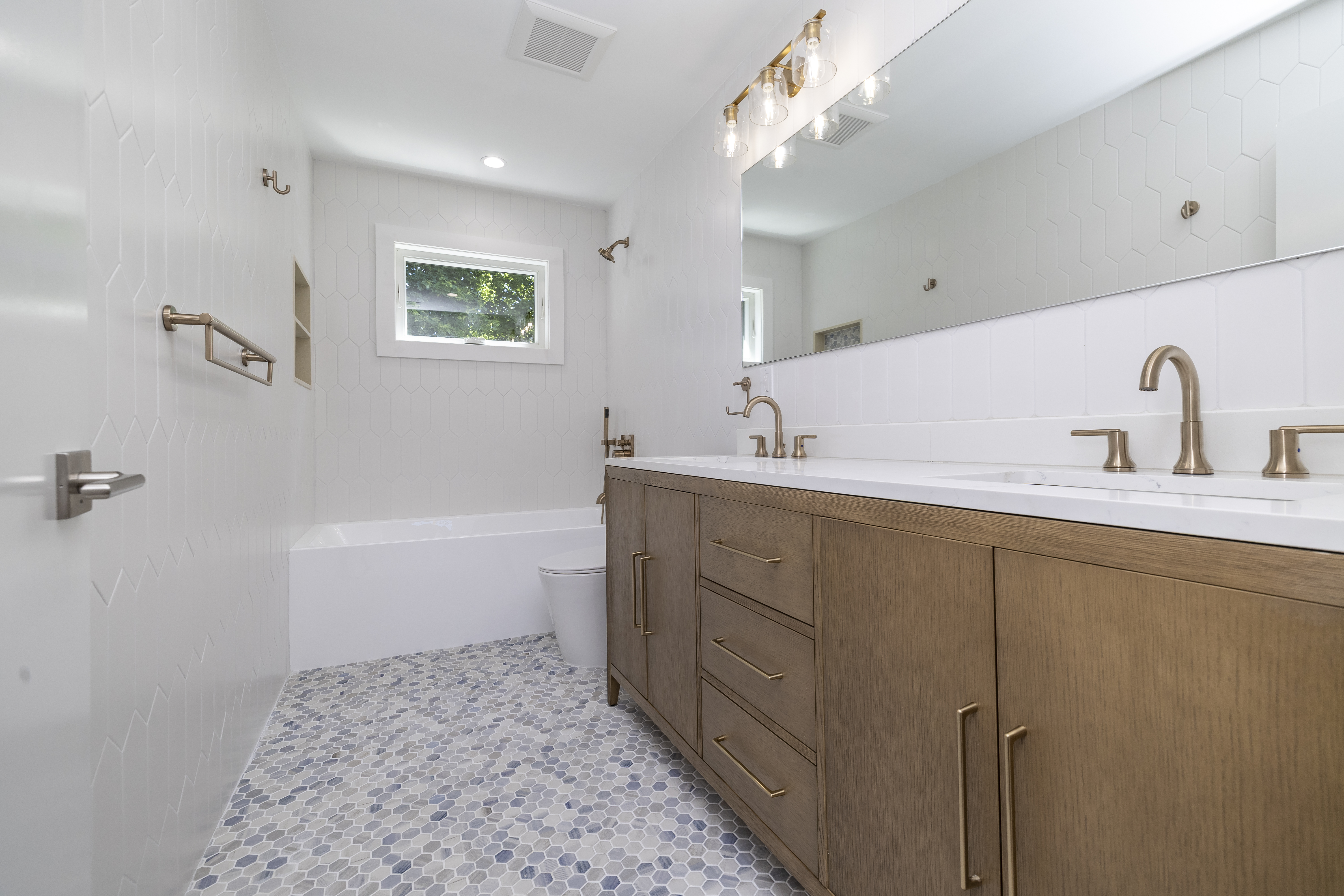  8 Van Cott Place, North Bellmore, NY, 11710 - 物件實景