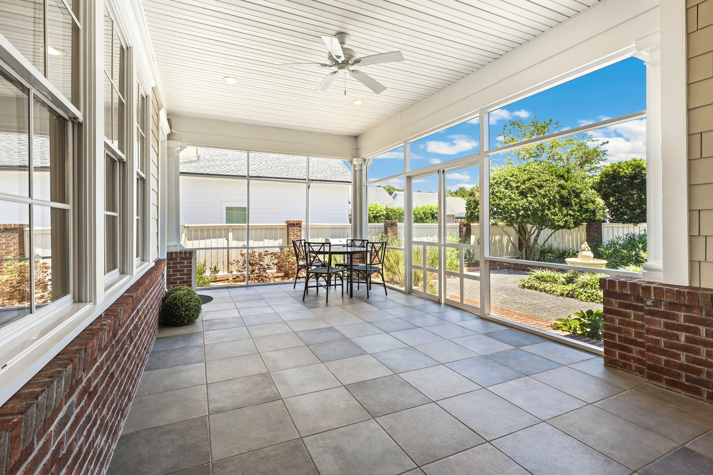  Charming Courtyard Home Designed for Relaxation and Entertaining - 物件實景