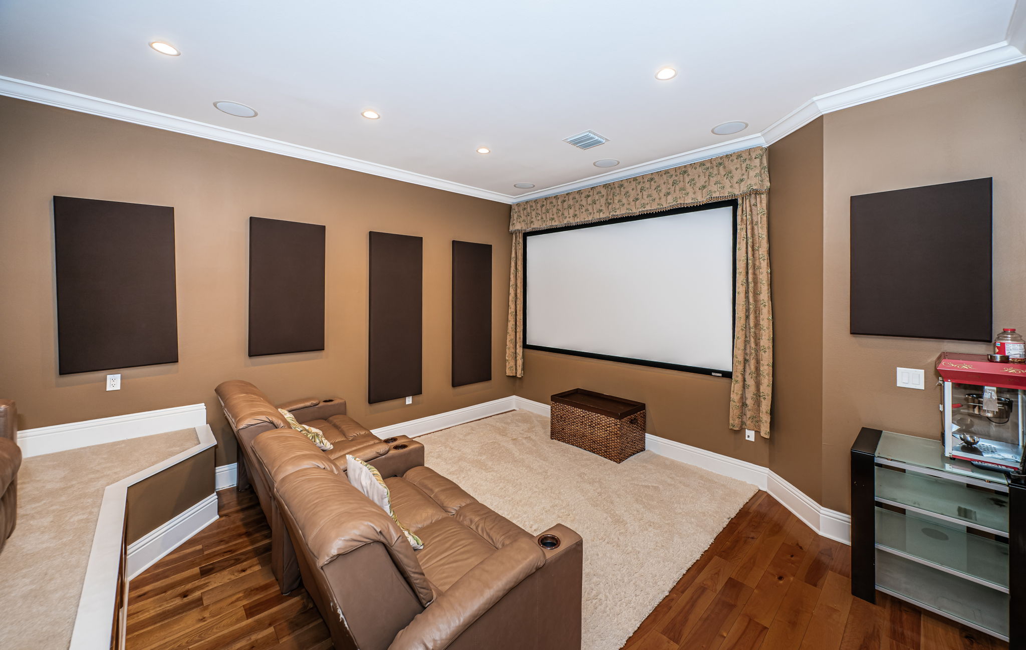 St Petersburg, Florida, 33707, United States, 5 Bedrooms Bedrooms, ,5 BathroomsBathrooms,Residential,For Sale,2006025