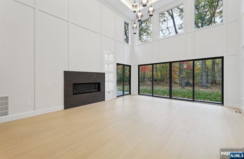 Haworth, New Jersey, 07641, United States, 6 Bedrooms Bedrooms, ,7 BathroomsBathrooms,Residential,For Sale,1989640