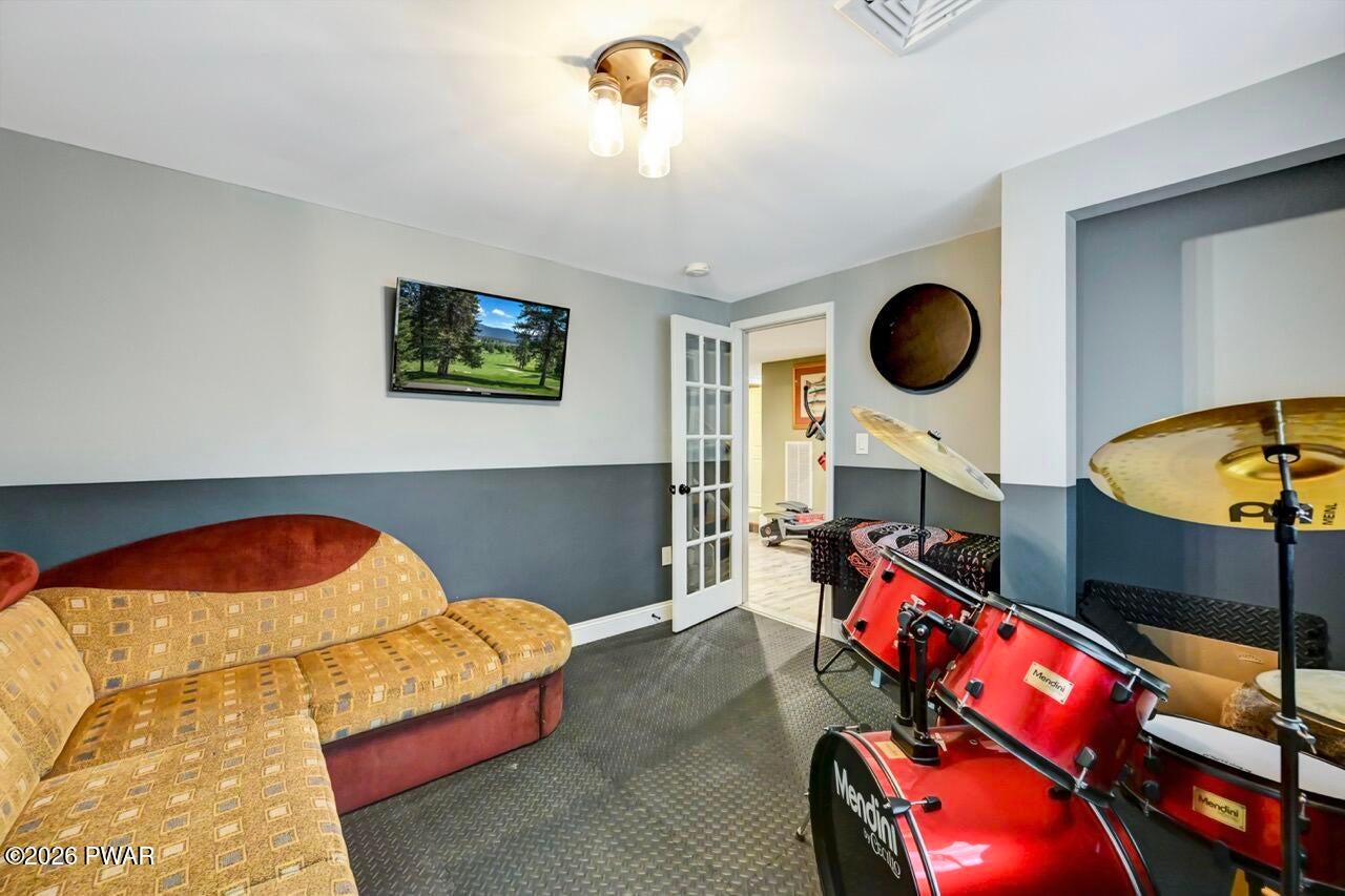 Milford, Pennsylvania, 18337, United States, 3 Bedrooms Bedrooms, ,3 BathroomsBathrooms,Residential,For Sale,2011309