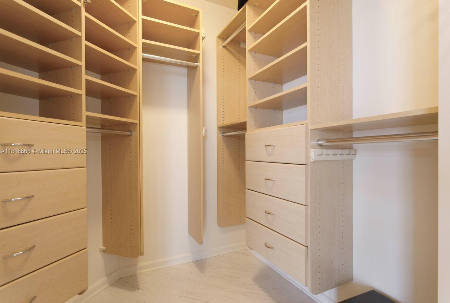 Miami Beach, Florida, 33140, United States, 2 Bedrooms Bedrooms, ,2 BathroomsBathrooms,Residential,For Sale,1849750