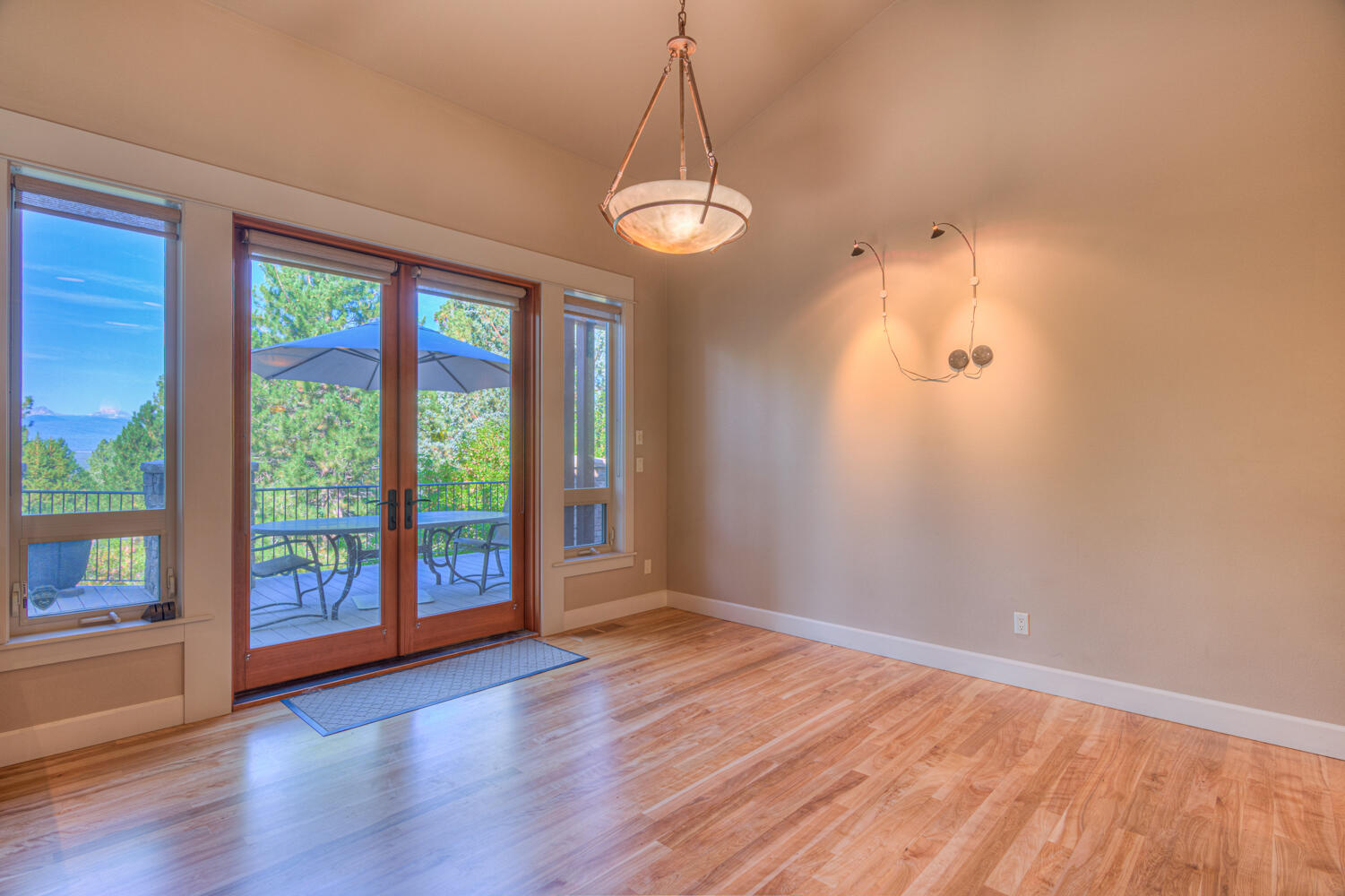 Bend, Oregon, 97703, United States, 4 Bedrooms Bedrooms, ,5 BathroomsBathrooms,Residential,For Sale,1979123