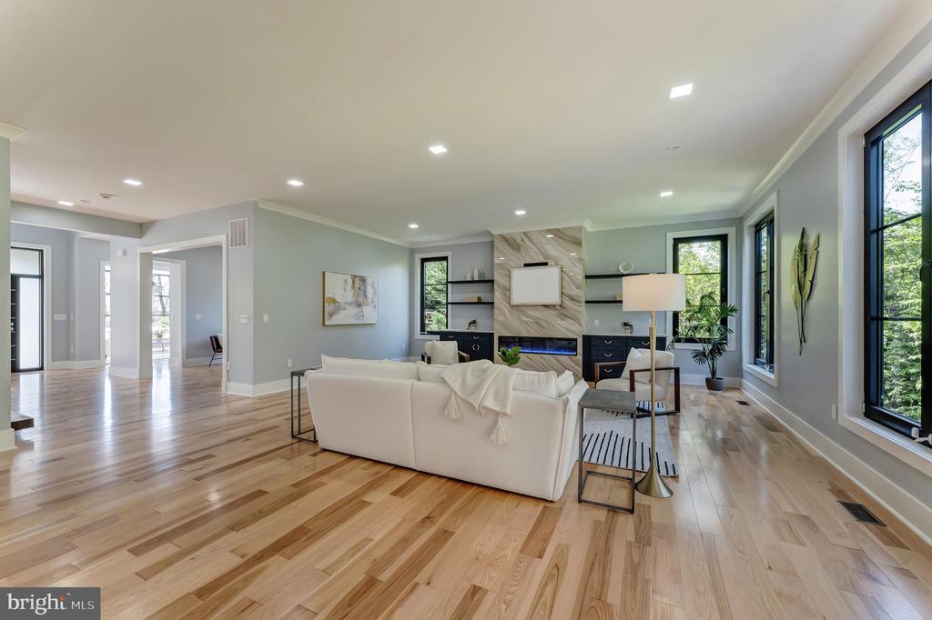 Herndon, Virginia, 20170, United States, 6 Bedrooms Bedrooms, ,6 BathroomsBathrooms,Residential,For Sale,1941281