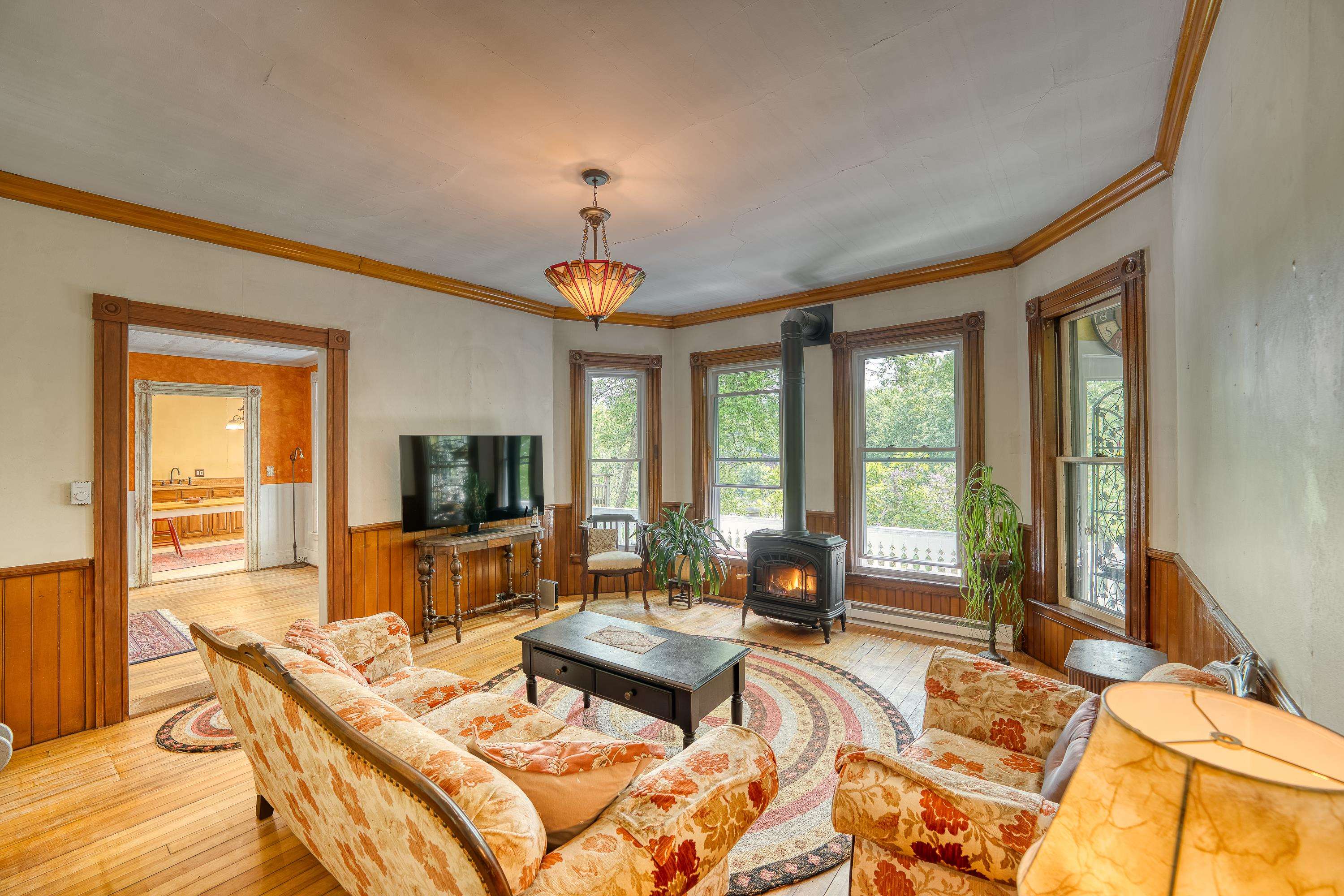 Littleton, New Hampshire, 03561, United States, 5 Bedrooms Bedrooms, ,1 BathroomBathrooms,Residential,For Sale,1856478