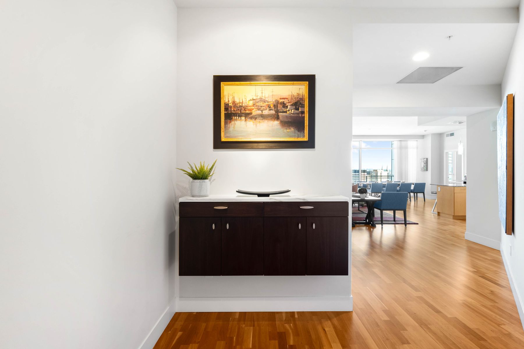  Two Parking Spaces and One of Largest Living/Dining Spaces Downtown - 物件實景