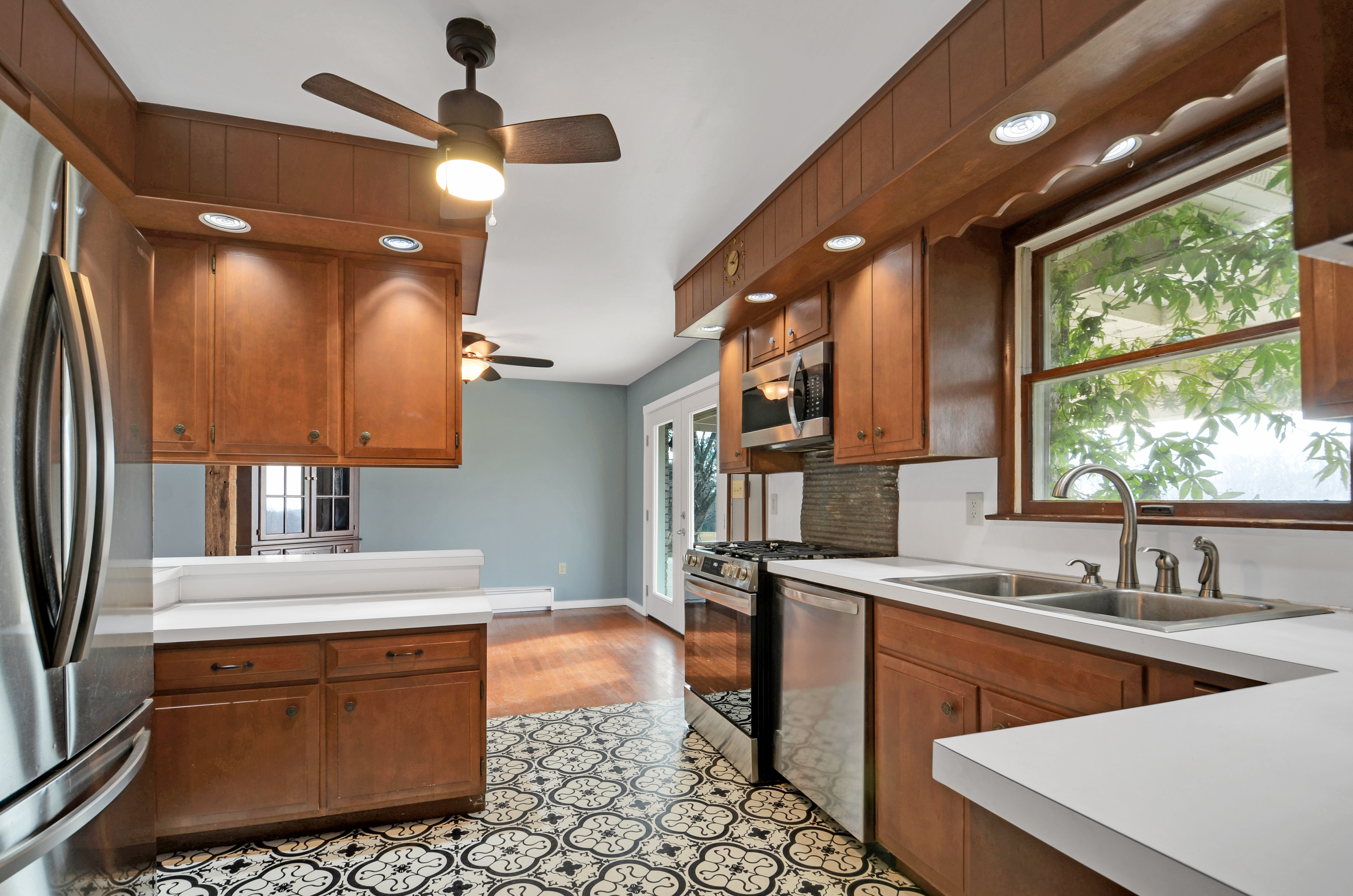 Reading, Pennsylvania, 19606, United States, 4 Bedrooms Bedrooms, ,3 BathroomsBathrooms,Residential,For Sale,1979384