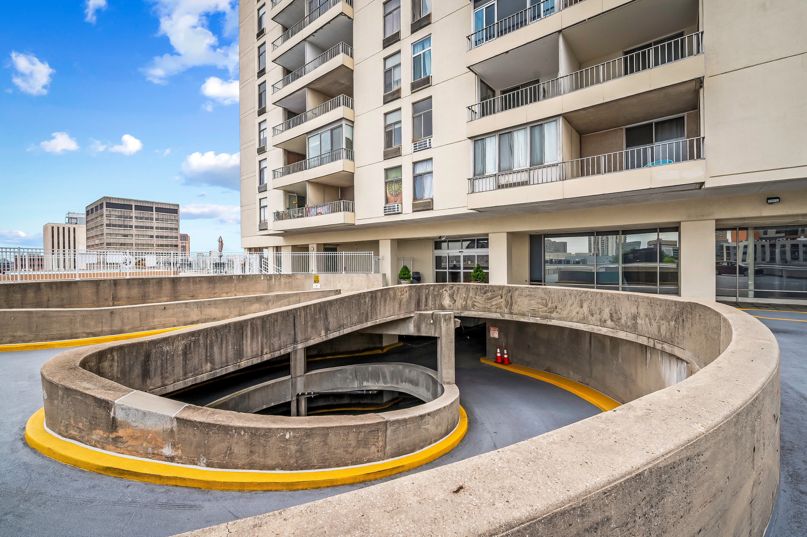  PENTHOUSE CONDOMINIUMS - 物件實景