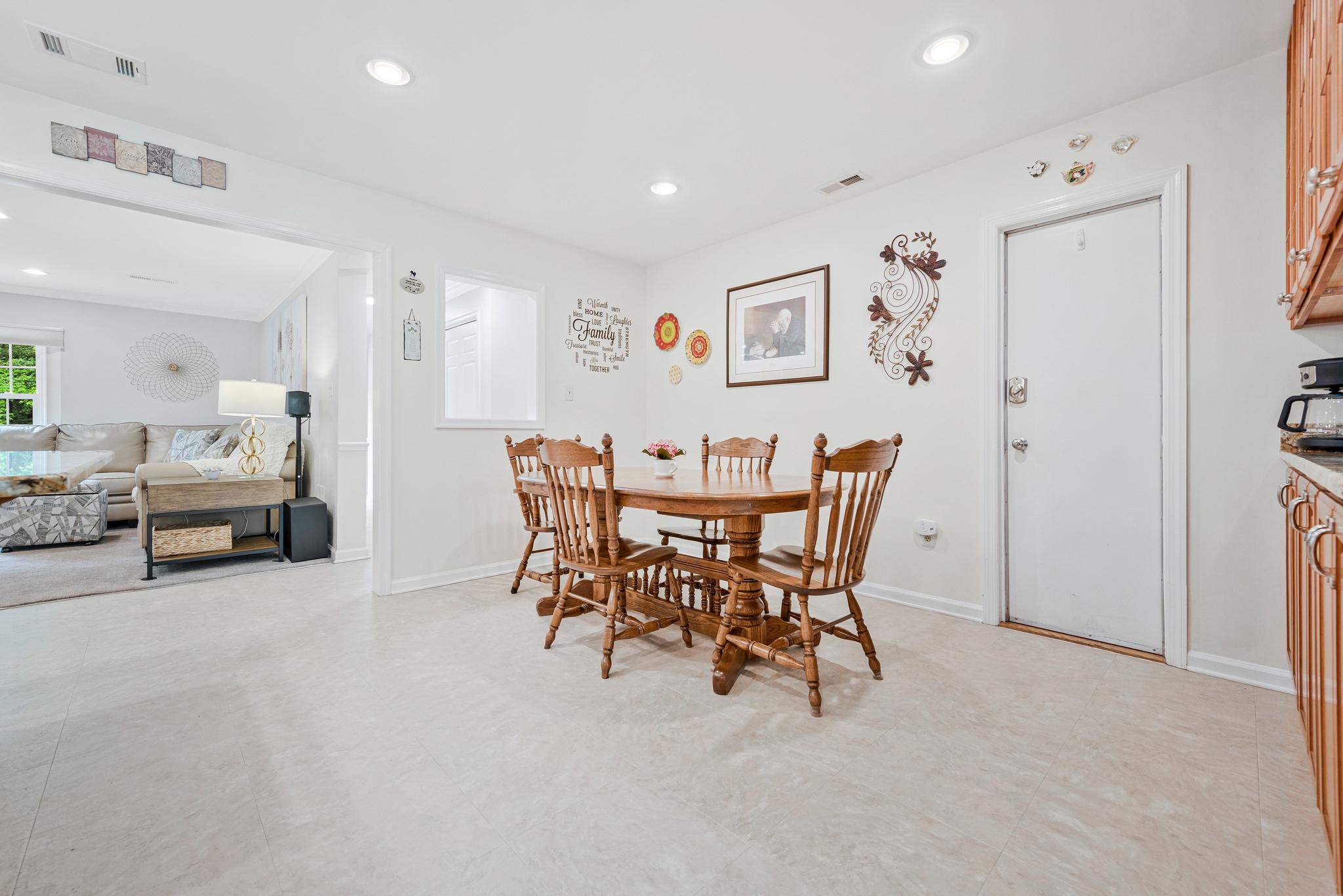 Bowie, Maryland, 20716, United States, 4 Bedrooms Bedrooms, ,2 BathroomsBathrooms,Residential,For Sale,2048193