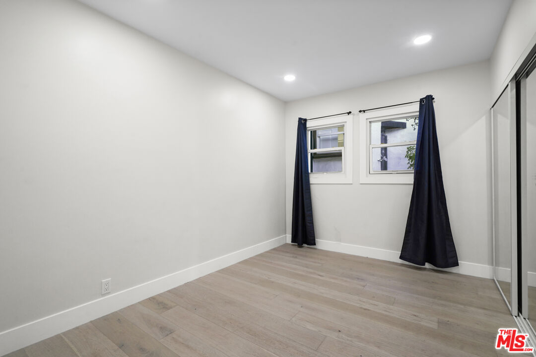 Los Angeles, California, 90068, United States, 5 Bedrooms Bedrooms, ,4 BathroomsBathrooms,Residential,For Sale,1892047