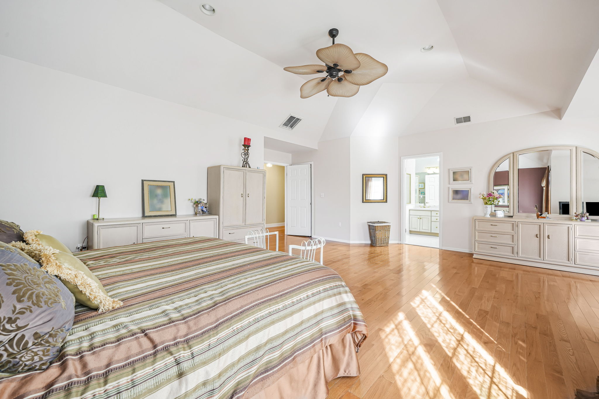 Towaco, New Jersey, 07045, United States, 4 Bedrooms Bedrooms, ,3 BathroomsBathrooms,Residential,For Sale,1980652