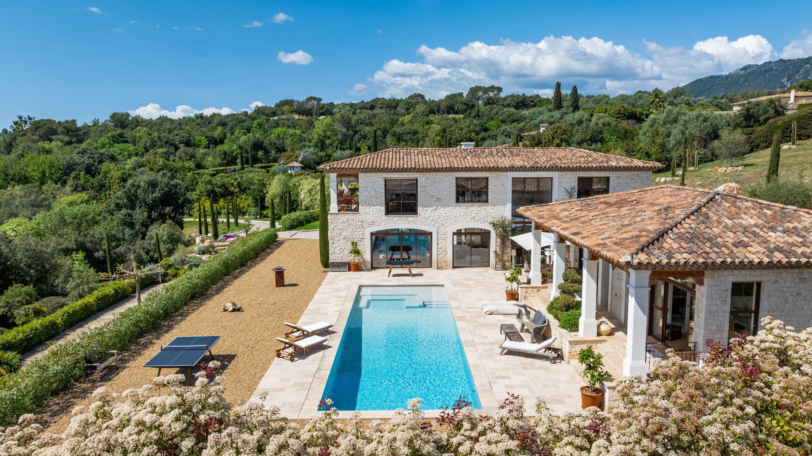  Roquefort-les-Pins villa with pool, 4 bedrooms and open views near Nice airport… - 物件實景