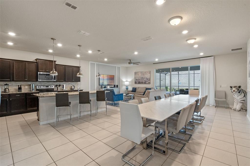 Davenport, Florida, 33897, United States, 10 Bedrooms Bedrooms, ,8 BathroomsBathrooms,Residential,For Sale,1897449