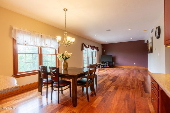 Altoona, Pennsylvania, 16602, United States, 5 Bedrooms Bedrooms, ,5 BathroomsBathrooms,Residential,For Sale,1796554