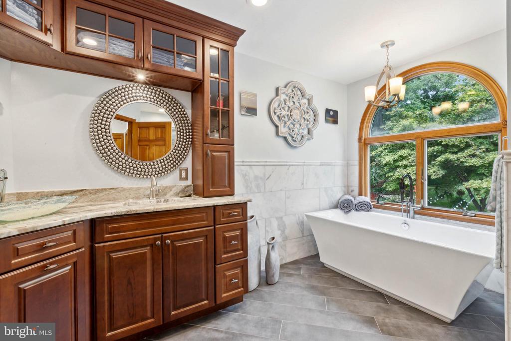 Colts Neck, New Jersey, 07722, United States, 4 Bedrooms Bedrooms, ,4 BathroomsBathrooms,Residential,For Sale,1792181