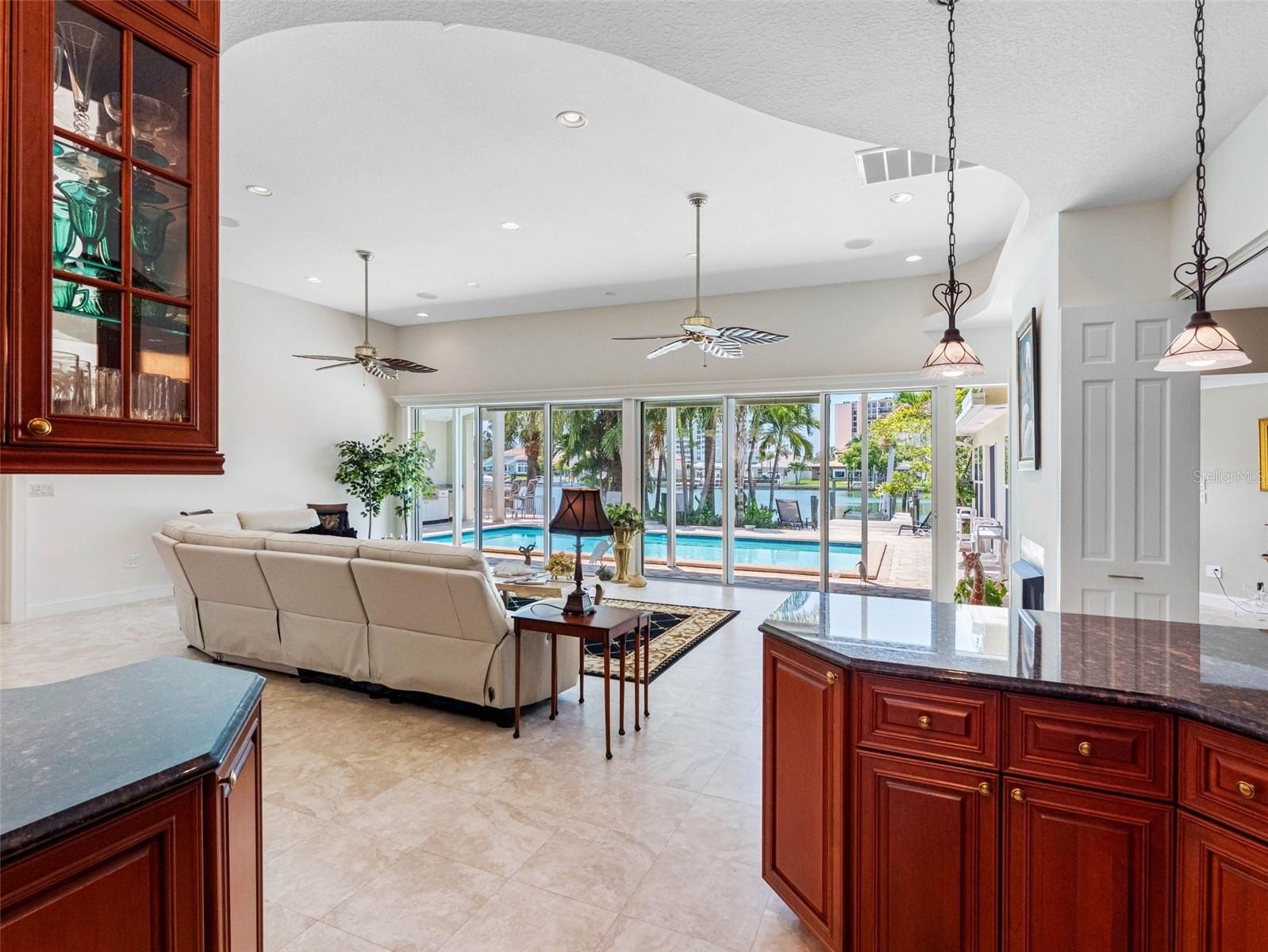 CLEARWATER BEACH, Florida, 33767, United States, 3 Bedrooms Bedrooms, ,3 BathroomsBathrooms,Residential,For Sale,1979132