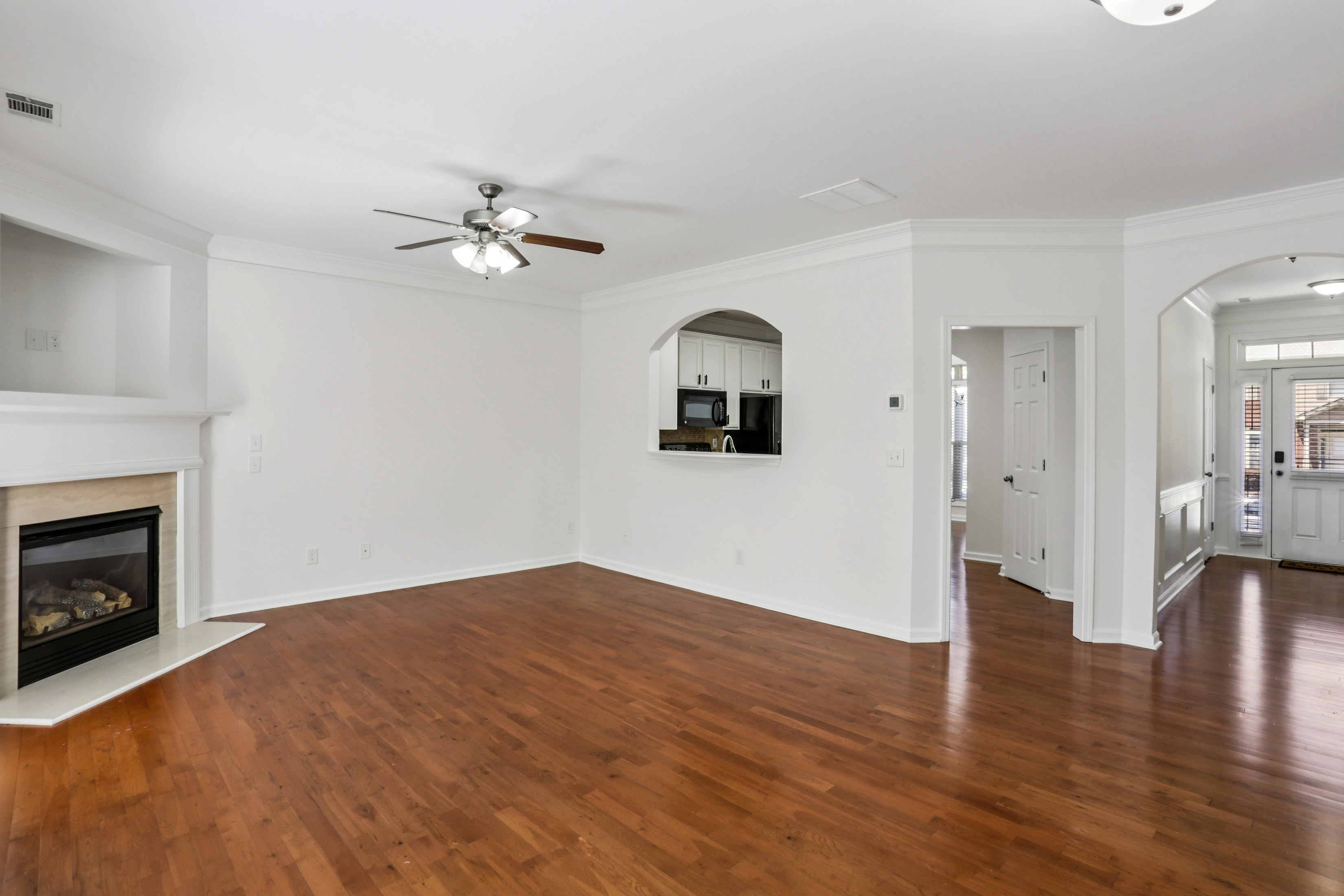  Spacious Three Level Townhome in the Desirable Thorncrest Community - 物件實景