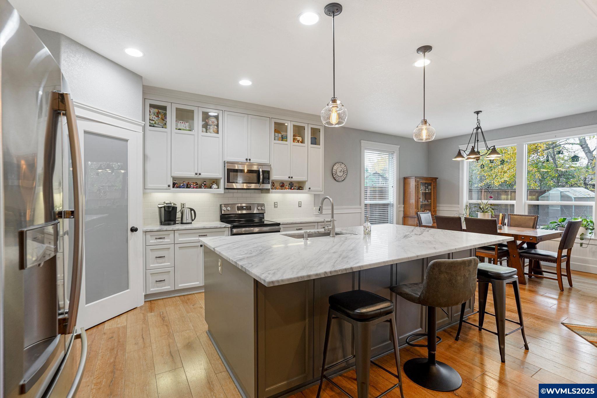 Dallas, Oregon, 97338, United States, 4 Bedrooms Bedrooms, ,2 BathroomsBathrooms,Residential,For Sale,1991904