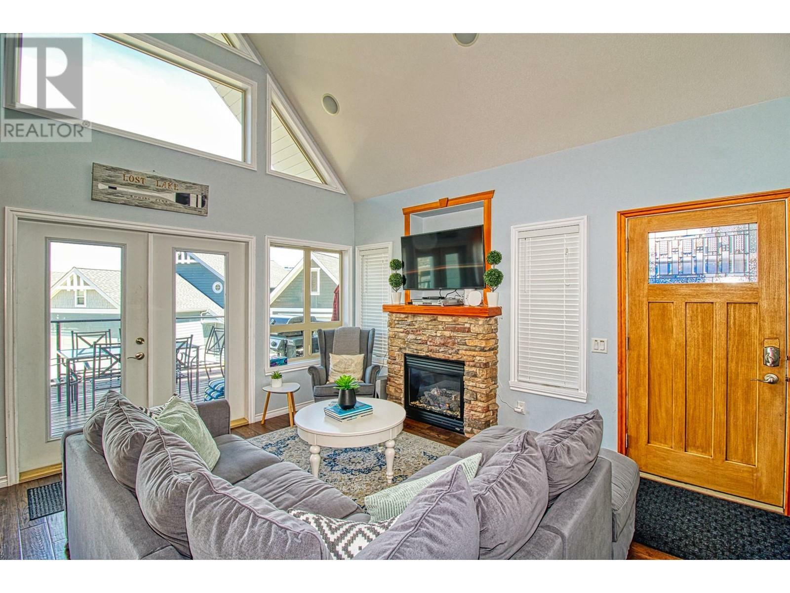 KELOWNA, British Columbia, V1Z 3R8, CA, 3 Bedrooms Bedrooms, ,2 BathroomsBathrooms,Residential,For Sale,1838856