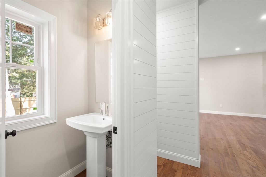Worcester, Massachusetts, 01606, United States, 3 Bedrooms Bedrooms, ,3 BathroomsBathrooms,Residential,For Sale,1905878