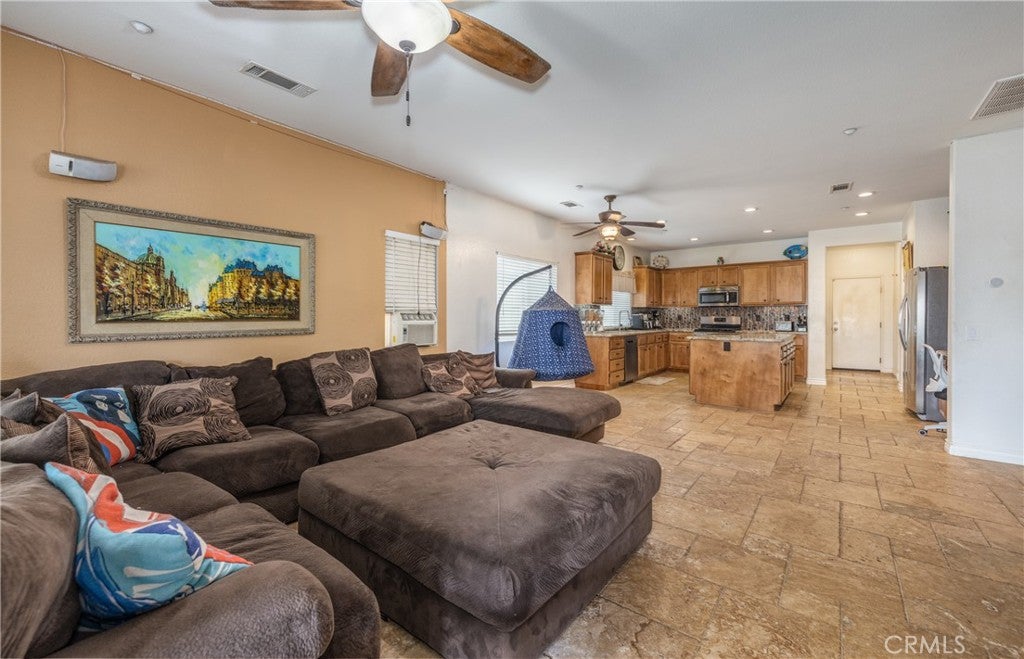 Highland, California, 92346, United States, 5 Bedrooms Bedrooms, ,4 BathroomsBathrooms,Residential,For Sale,1977847