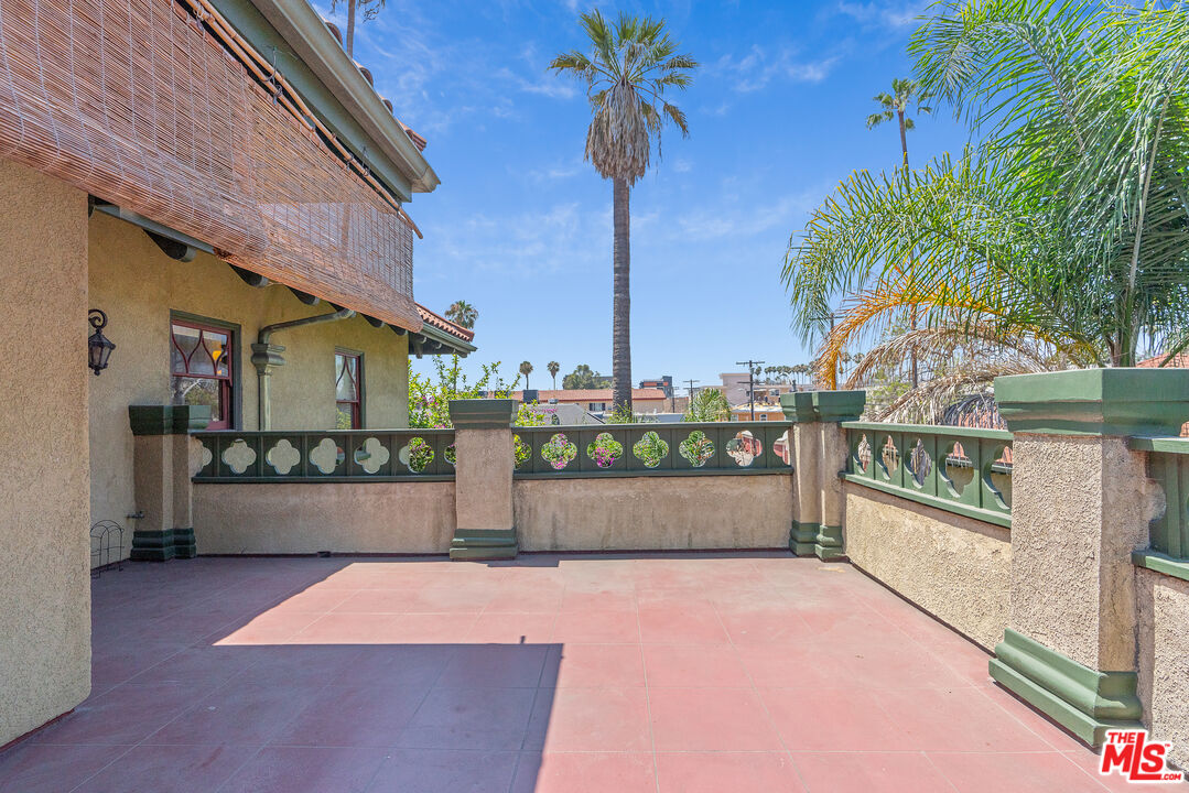 Los Angeles, California, 90006, United States, 6 Bedrooms Bedrooms, ,5 BathroomsBathrooms,Residential,For Sale,1883118