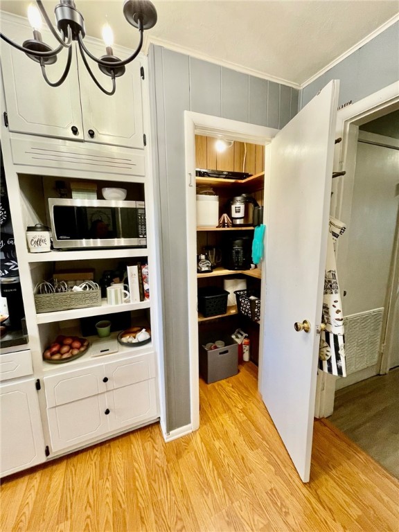 Berryville, Arkansas, 72616, United States, 6 Bedrooms Bedrooms, ,4 BathroomsBathrooms,Residential,For Sale,1988341