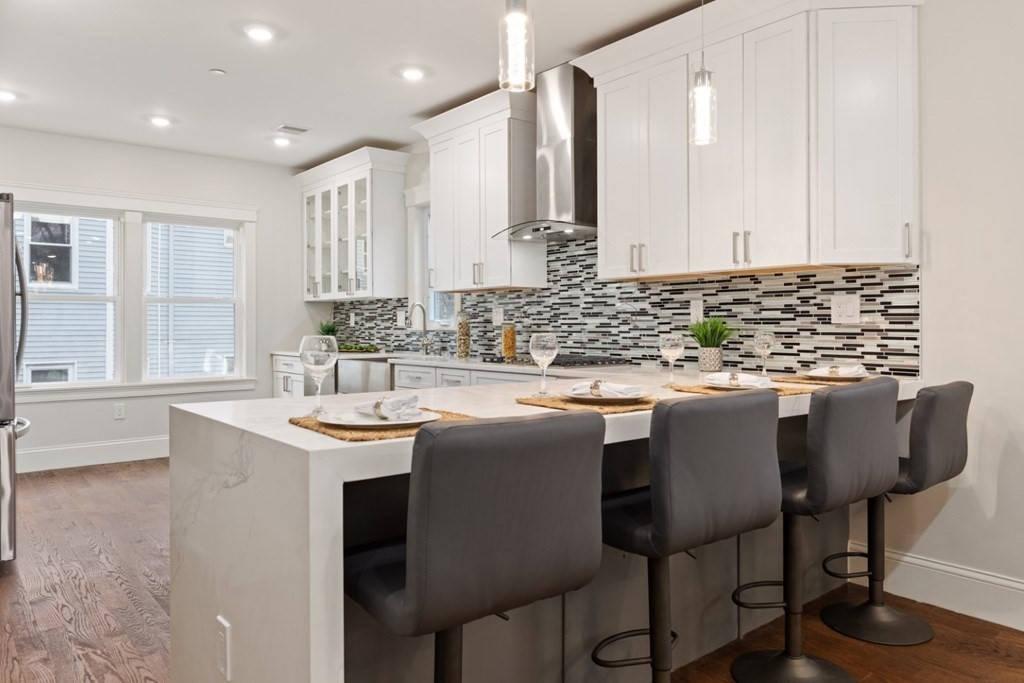 Somerville, Massachusetts, 02144, United States, 2 Bedrooms Bedrooms, ,2 BathroomsBathrooms,Residential,For Sale,1921483