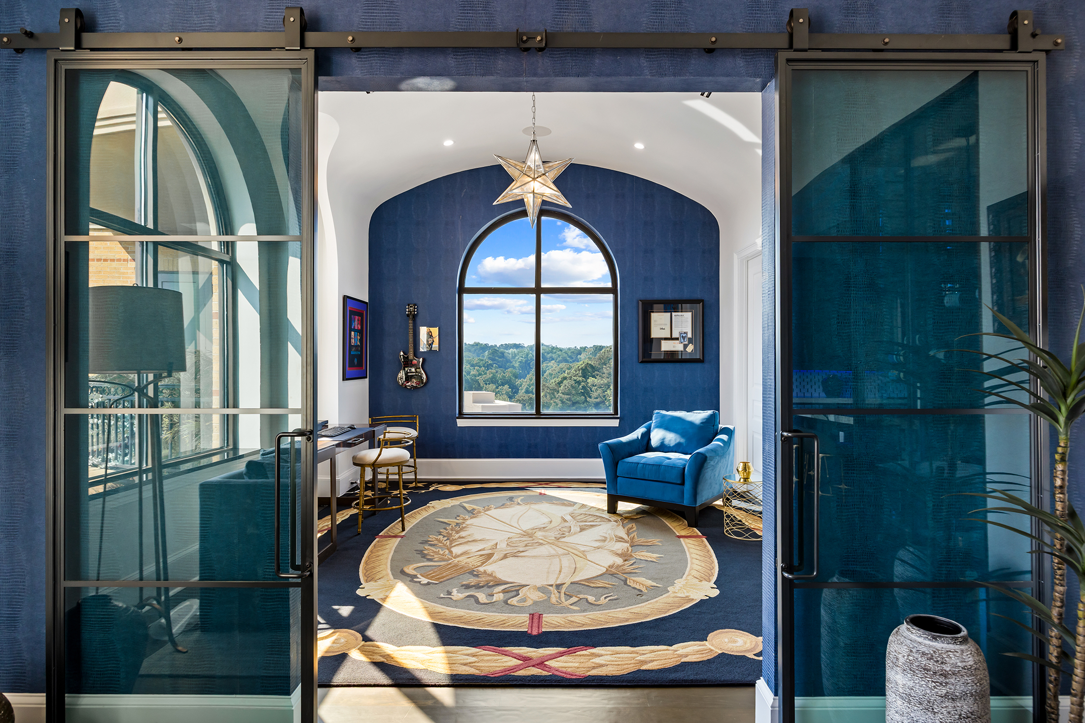  Modern Elegance in the Sky – Designer Penthouse with Skyline Views - 物件實景
