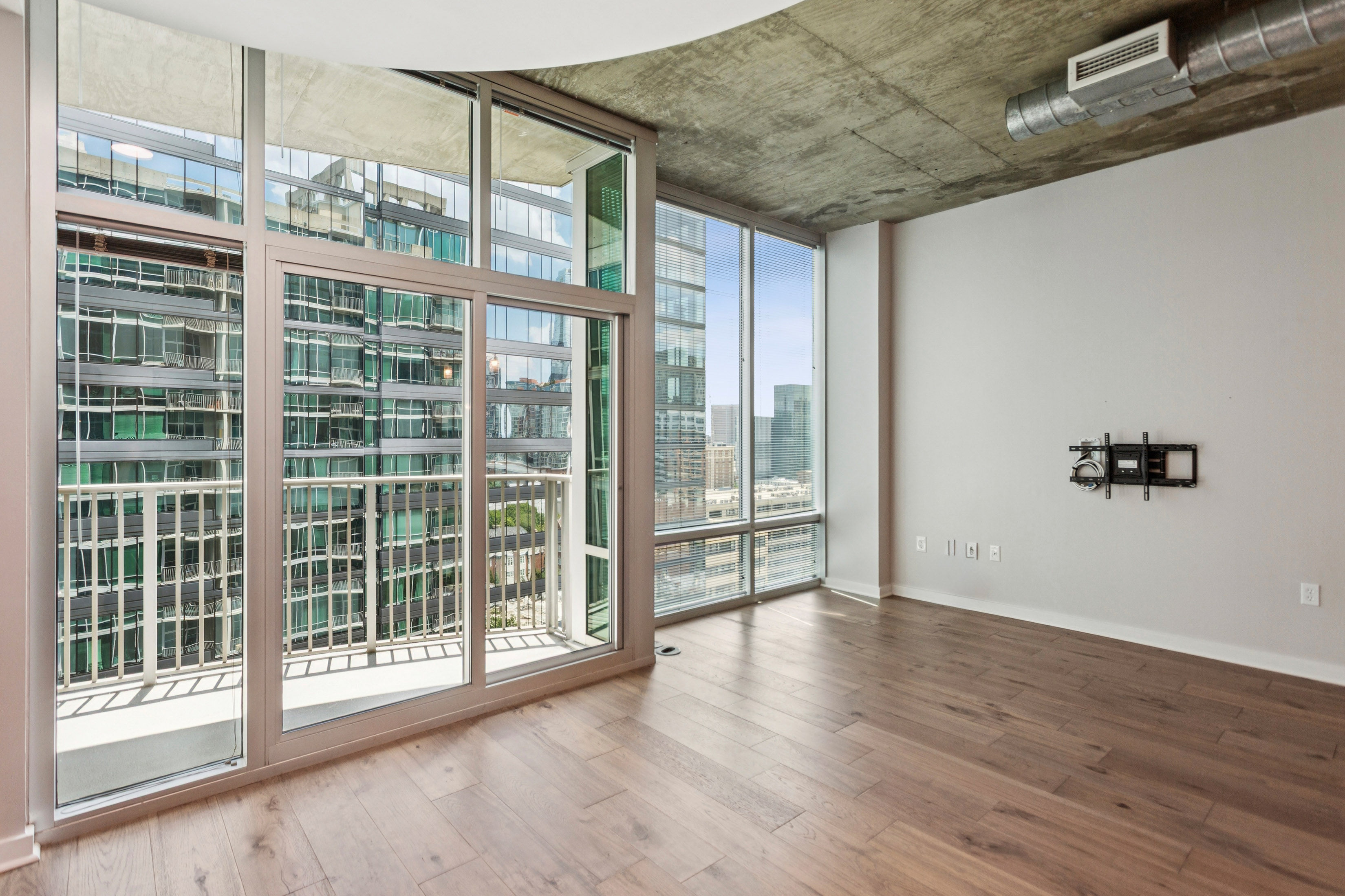  Updated Midtown Condo with Floor-To-Ceiling Windows - 物件實景