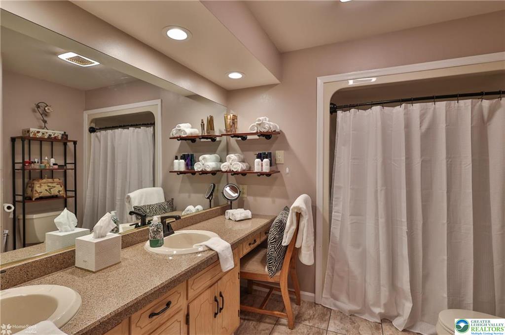 Bethlehem, Pennsylvania, 18017-3771, United States, 3 Bedrooms Bedrooms, ,3 BathroomsBathrooms,Residential,For Sale,2048203