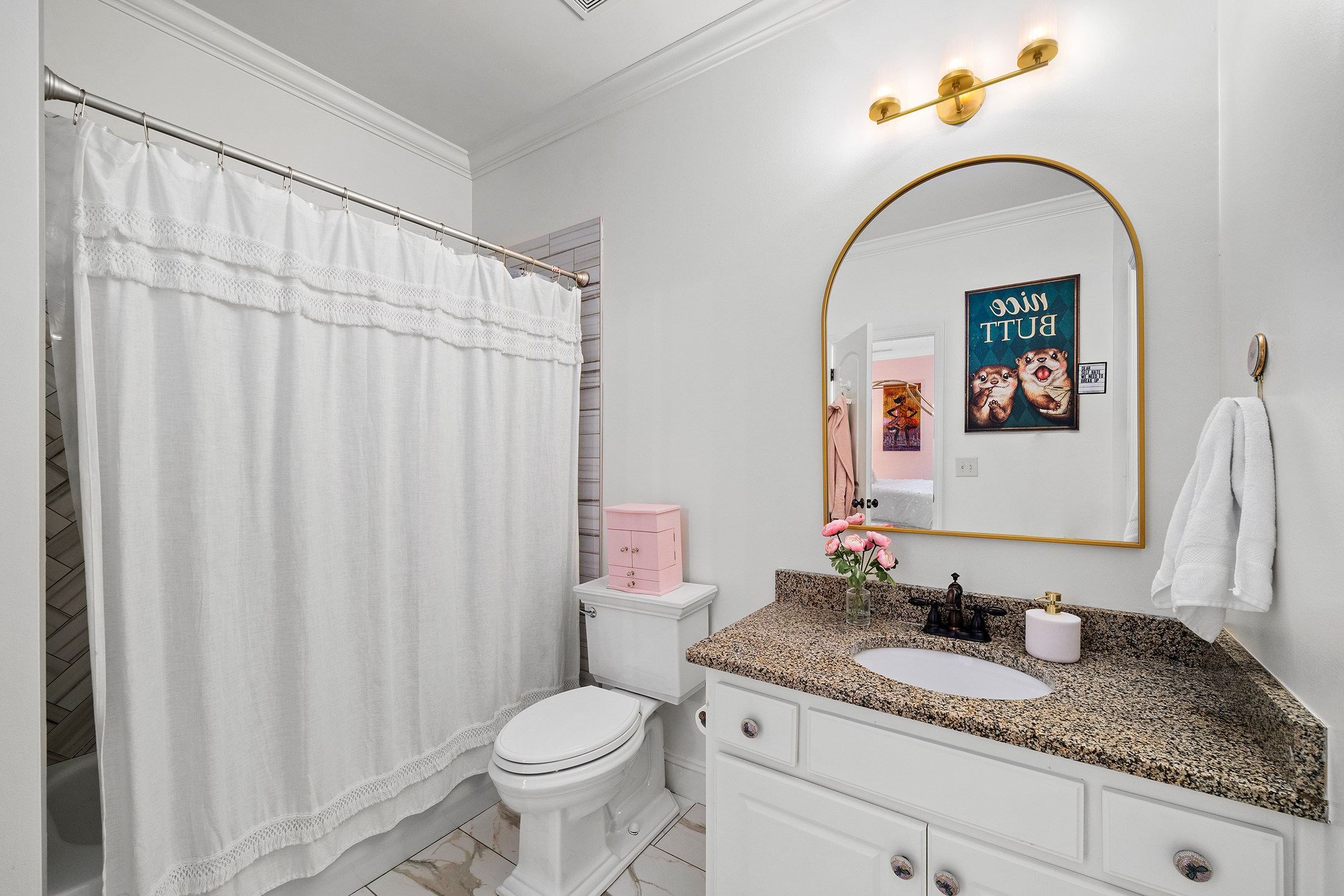  Meticulous Brick Estate Blends Timeless Architecture with Elevated Design - 物件實景