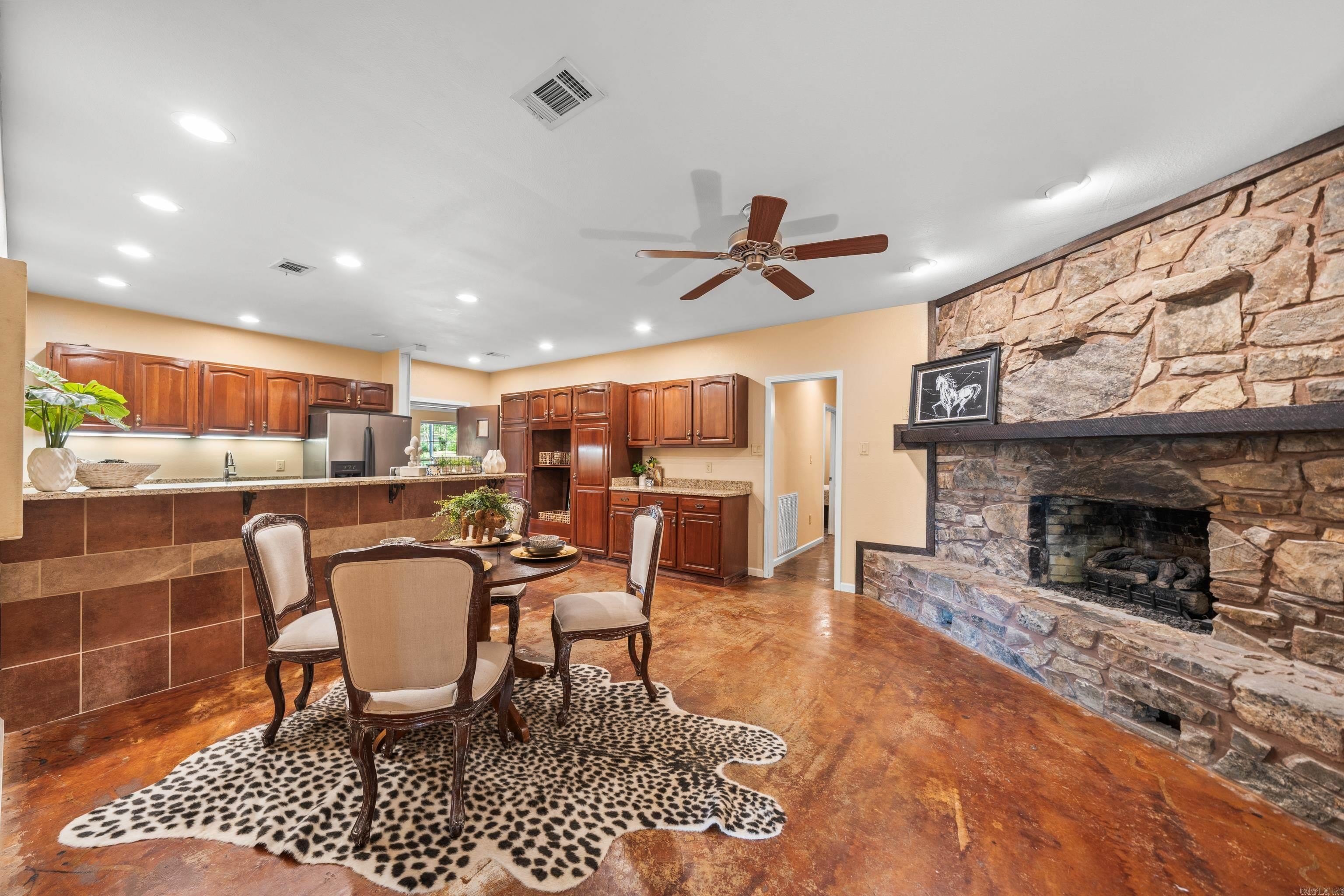 Hot Springs, Arkansas, 71913, United States, 8 Bedrooms Bedrooms, ,6 BathroomsBathrooms,Residential,For Sale,1826184