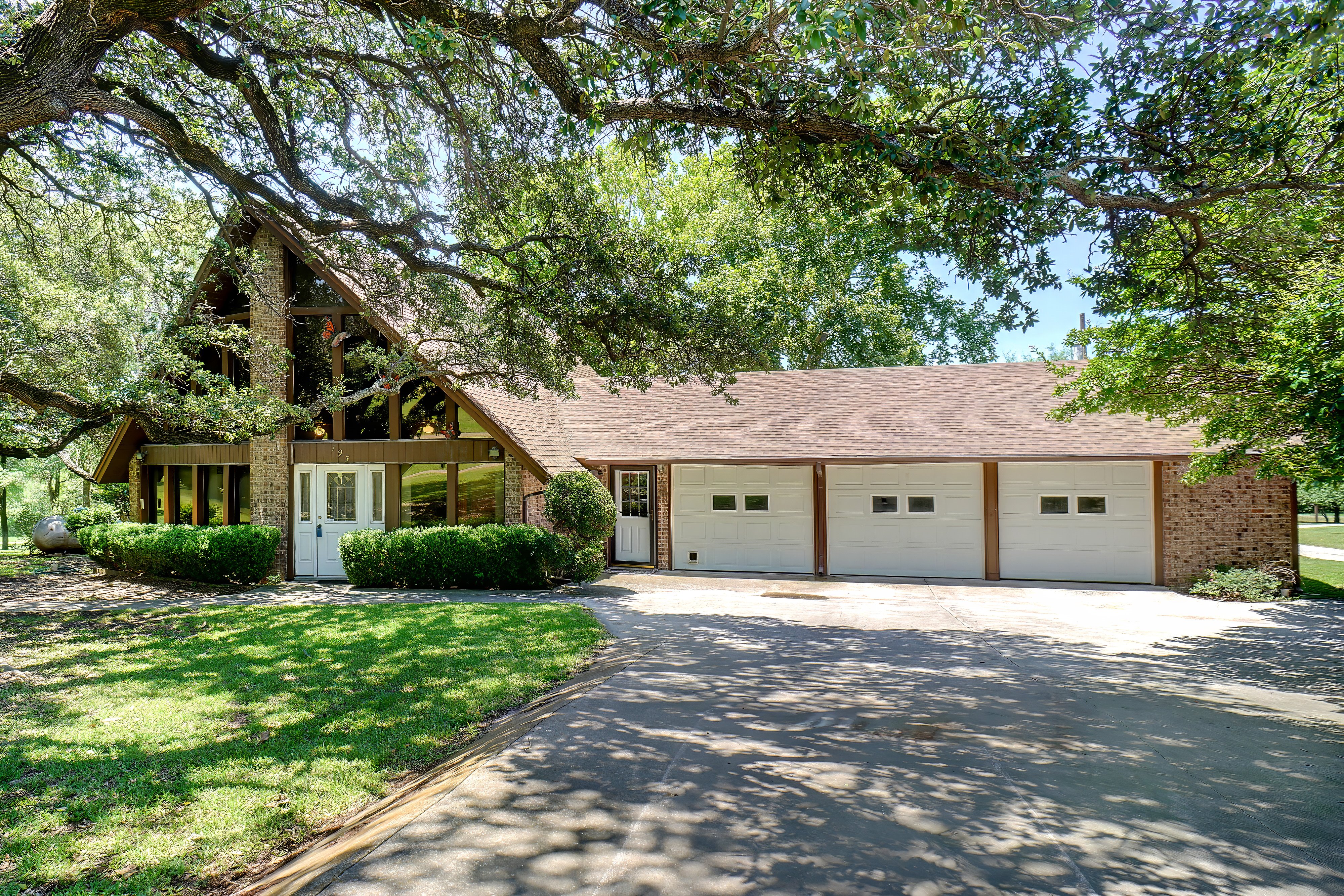 Bridgeport, Texas, 76426, United States, 4 Bedrooms Bedrooms, ,3 BathroomsBathrooms,Residential,For Sale,1981082