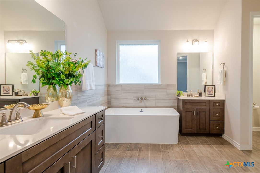 Killeen, Texas, 76542, United States, 5 Bedrooms Bedrooms, ,4 BathroomsBathrooms,Residential,For Sale,1988251