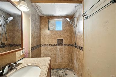 South Gate, California, 90280, United States, 2 Bedrooms Bedrooms, ,2 BathroomsBathrooms,Residential,For Sale,1904304