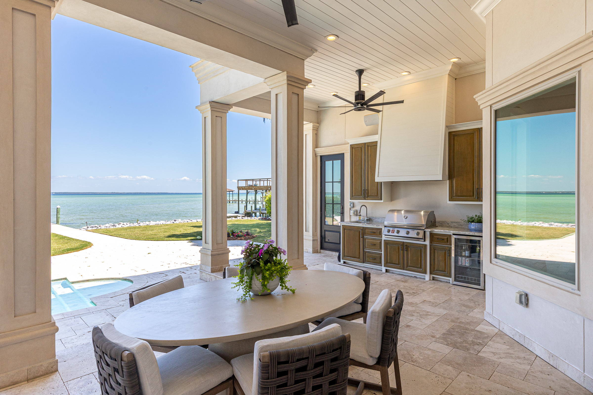  Private Bayfront Estate With Deepwater Dock And Resort-Style Outdoor Living - 物件實景