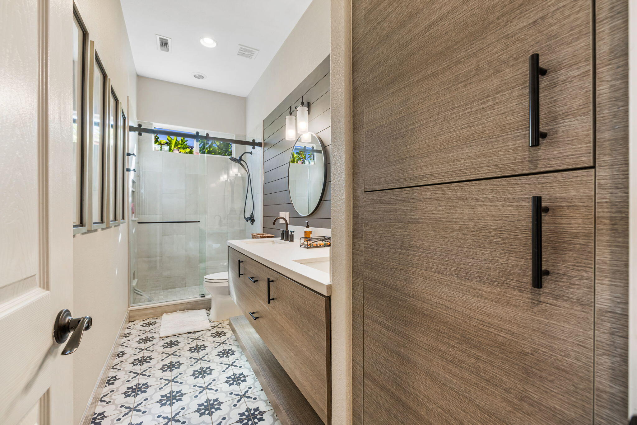 La Quinta, California, 92253, United States, 5 Bedrooms Bedrooms, ,3 BathroomsBathrooms,Residential,For Sale,1998389