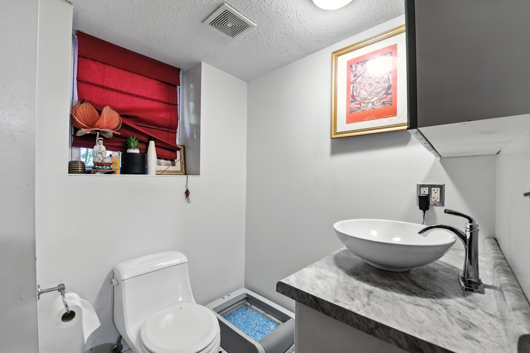 Minneapolis, Minnesota, 55405, United States, 4 Bedrooms Bedrooms, ,1 BathroomBathrooms,Residential,For Sale,1905898