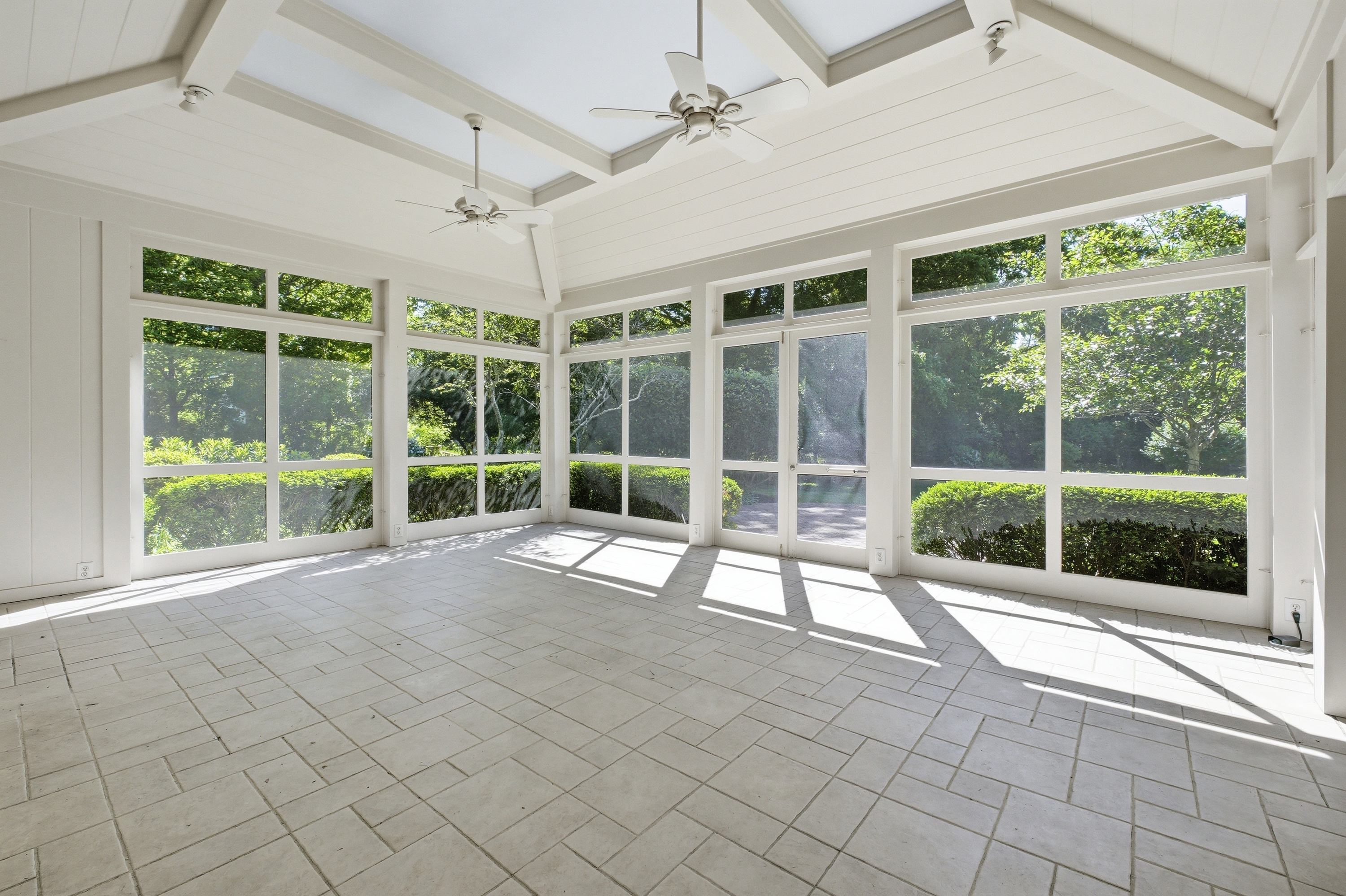  12000 Hazelwood Road, Anchorage, KY 40223 - 物件實景